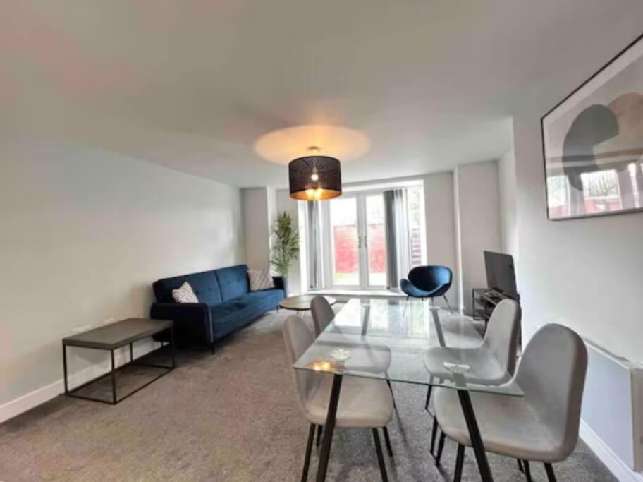 Free Parking - Stunning 2-br Near Salford Royal Apartamento *