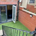 Free Parking - Stunning 2-Br Near Salford Royal